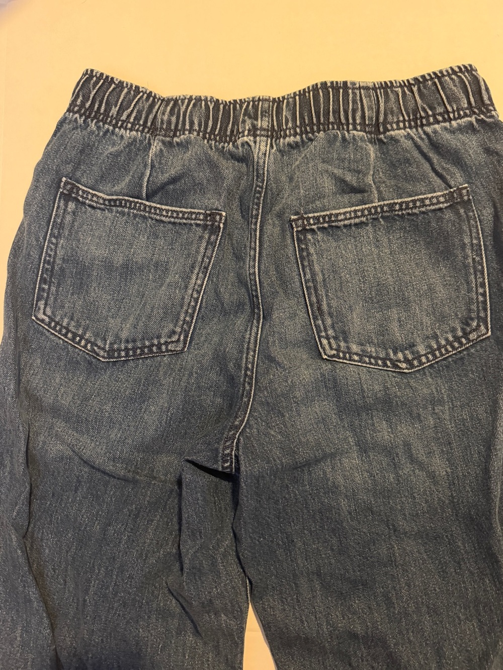 Gap Mid Rise SuperSoft Pull-On Barrel Jeans - Picture 3 of 6